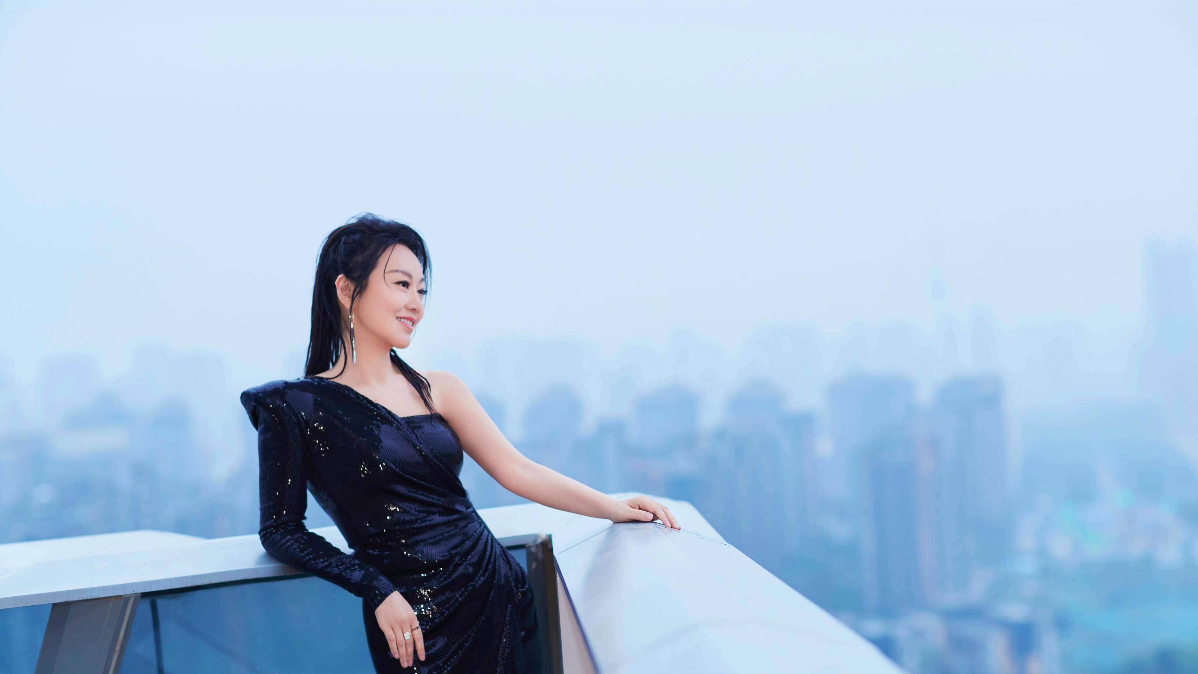 KTV 里一首《星语心愿》，她决定找前男友复合：回忆里的糖，尝不出现在的味