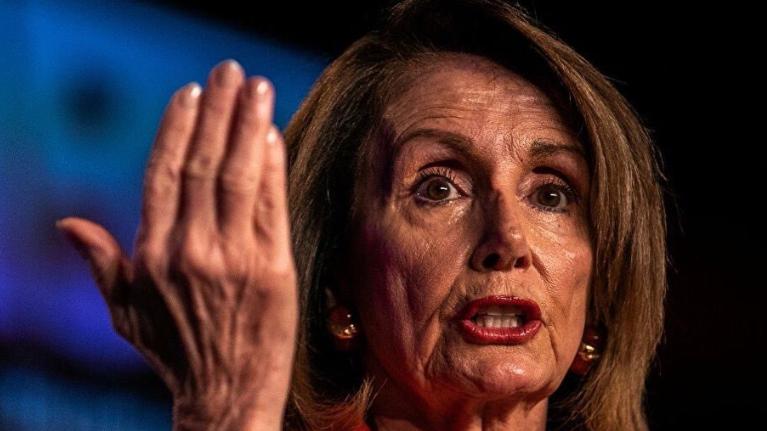特朗普掀桌，佩洛西拍案：国会山炸锅了！