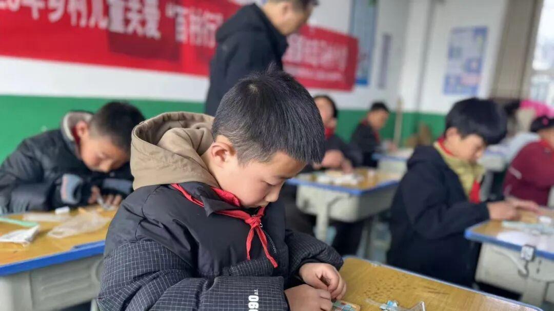 为乡村儿童点亮多彩童年