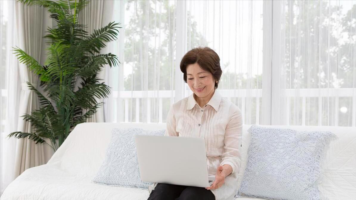 借给堂哥5万3年未还，他生病走了2年后，侄子送来了一个文件袋