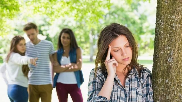 孩子被欺负了？别只说“别理他”！这5件事比讲道理更重要