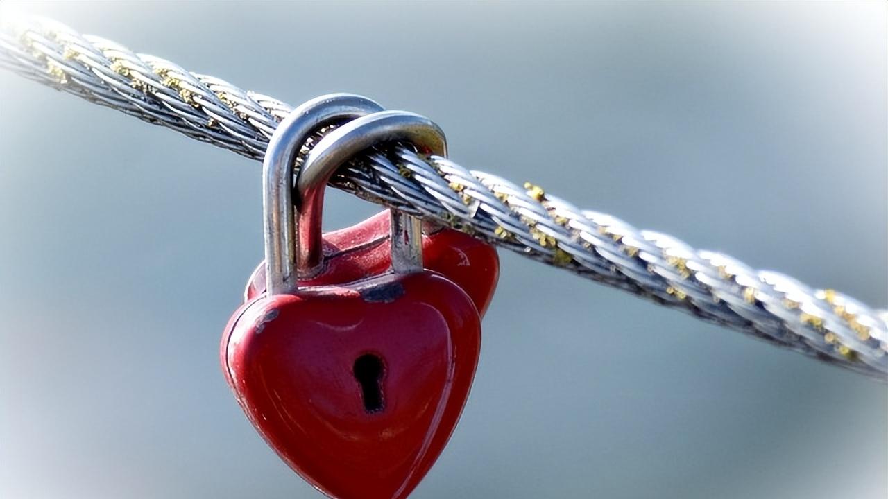 从醋意到养老计划：一个人爱你的顶级表现