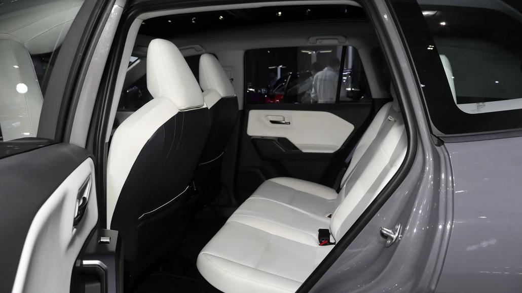 2026款RAV4荣放上市，提供三种动力系统，国产车将迎来劲敌？