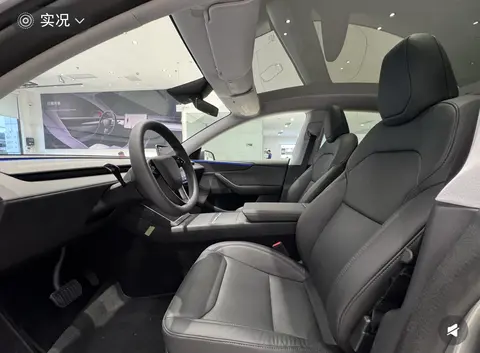 特斯Model Y后备箱空间实测: 能装下两个家庭的全部露营装备