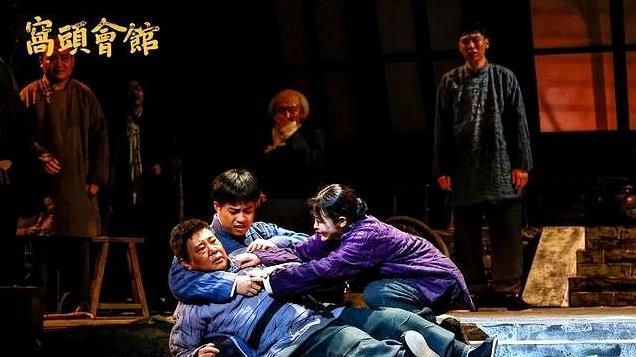 德云社何九华迎来38岁生日，跨界忙不忘粉丝，后台自拍照被晒
