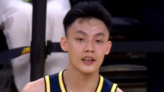 挤走胡明轩+逼退徐杰！广东新锋卫大爆发，杜锋迎来“新黑白矮”