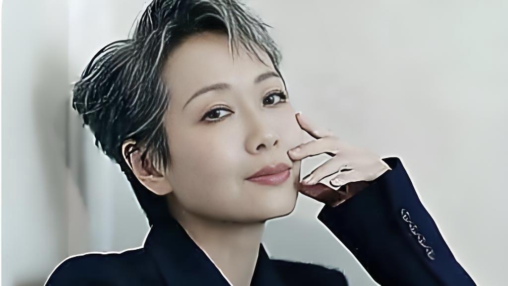 叶童回应亲哥哥李忠宁当保安。