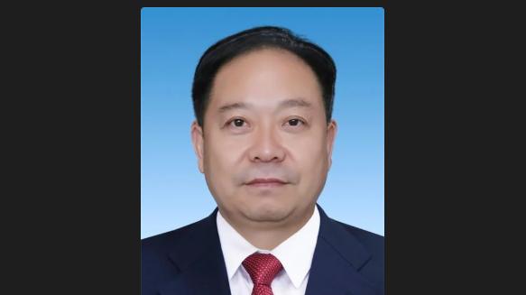 吴玉培权钱交易，经济技术开发区成"自留地"——敢问蠹虫，可晓"手莫伸，