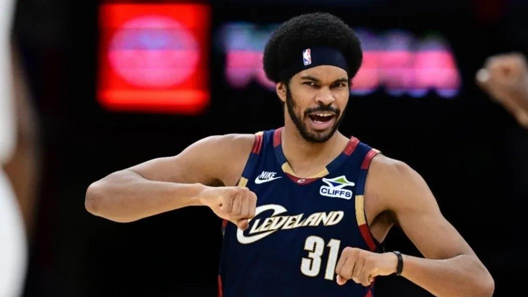 防守崩盘+替补乏力！快船战骑士，小卡、哈登各12分，米切尔18分