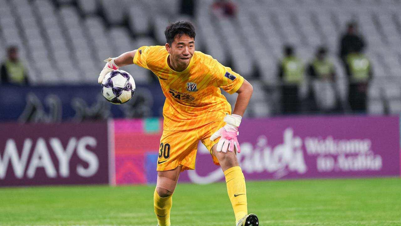 申花主力门将下赛季转会加盟玉昆，马镇回归挑大梁，直接锁定首发