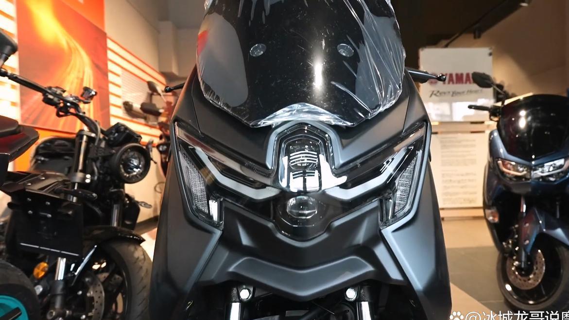 雅马哈NMAX125，125cc踏板车标杆，颜值与性能兼备，ABS无钥匙启动