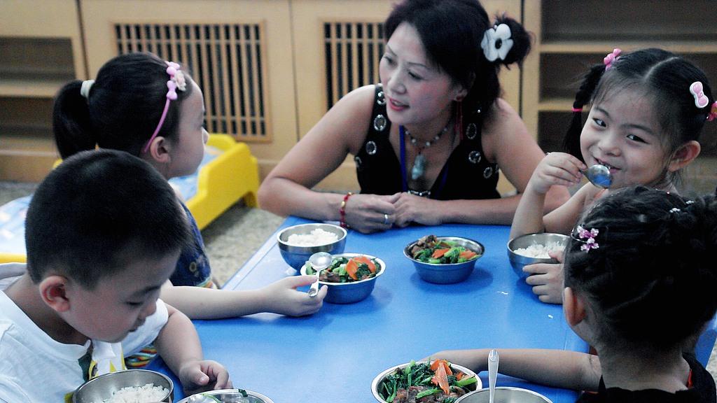 三岁娃只喝奶粉不吃饭隐藏三大健康危机 儿科医生警告：超过这个时间不调整影响智力发育