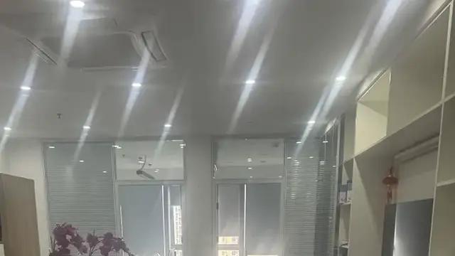 横岗核心区——荣德时代广场B座1107，市价八折起拍！
