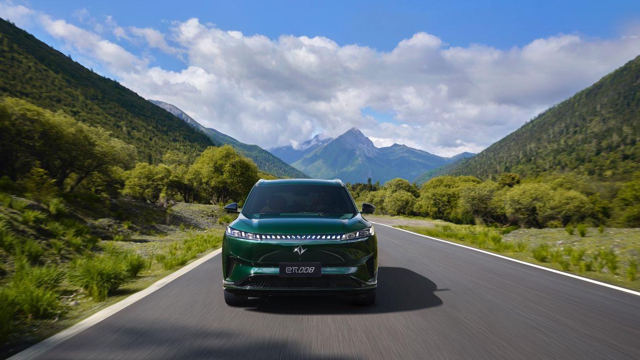 东风奕派eπ008对比零跑C16，谁是20万级家庭SUV舒适之选？