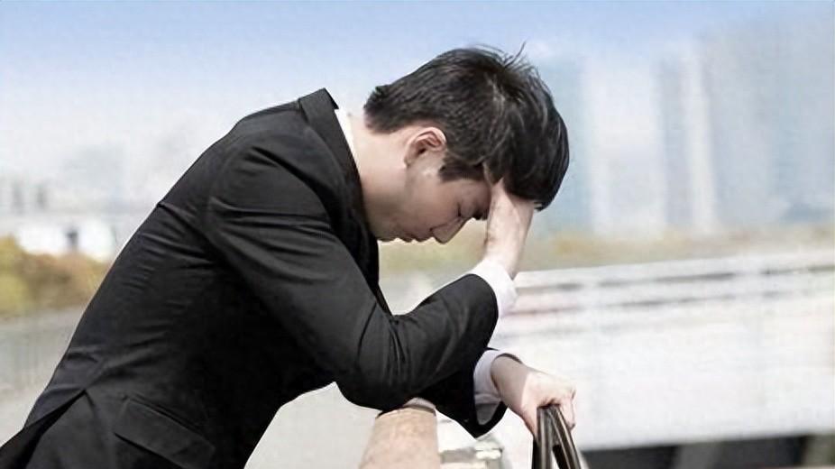 老婆几次接到一个客户的电话，她说去谈业务，知道原因我崩溃了