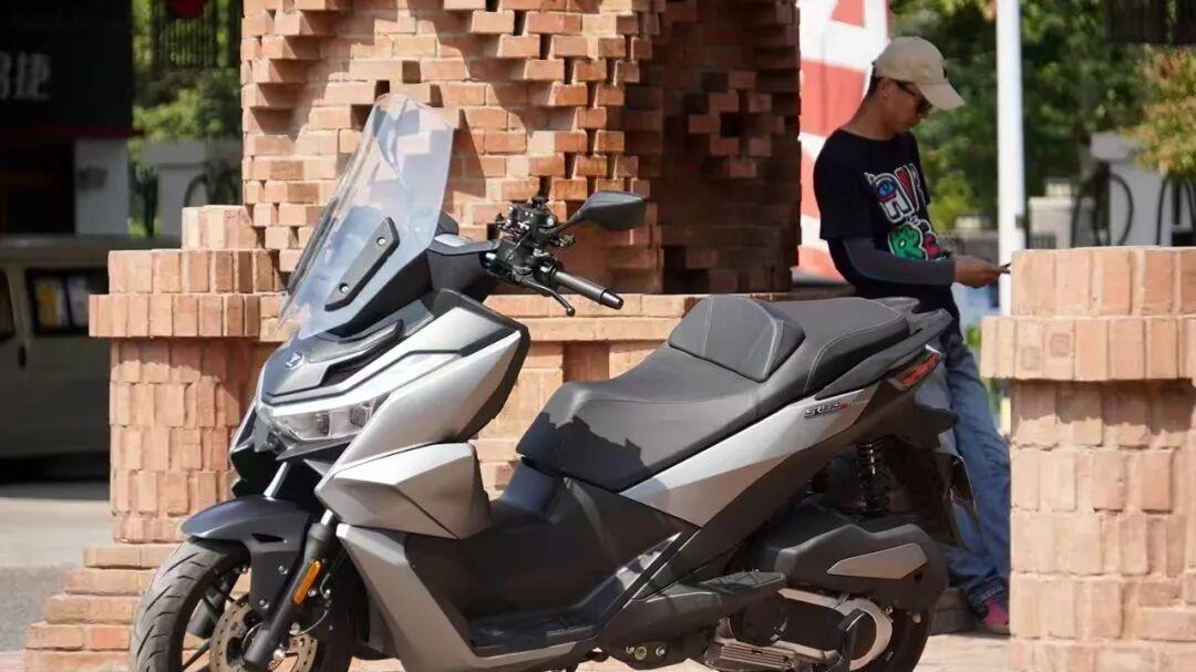 无极SR250GT为何能够“统治”250级踏板市场