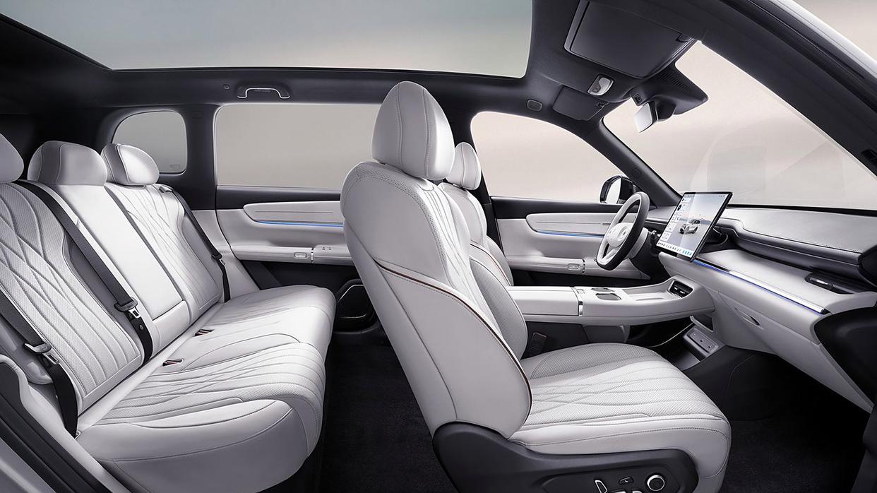 纠结家用SUV？风神L8舒适、启源Q07智能，真上手后才知道差在哪