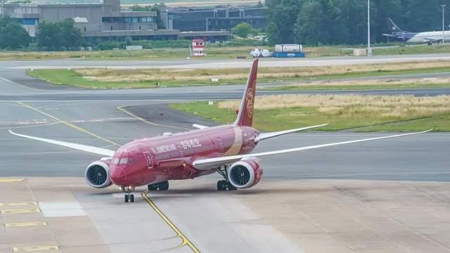 航空安全员捡手机不归还？吉祥航空回应：已解聘