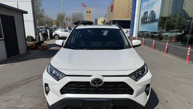 2023款丰田RAV4荣放，落地不到一年，适合新手练手的SUV？