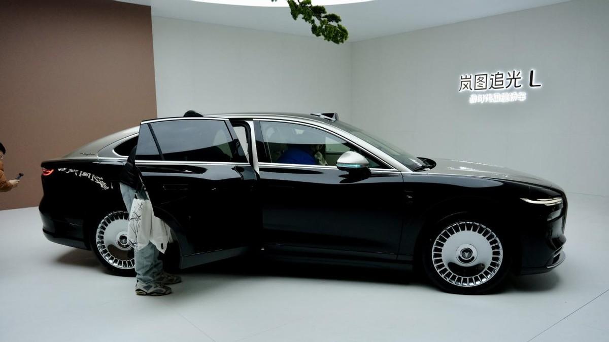 对标BBA的“56E”！岚图追光L正式上市，27.99万起售
