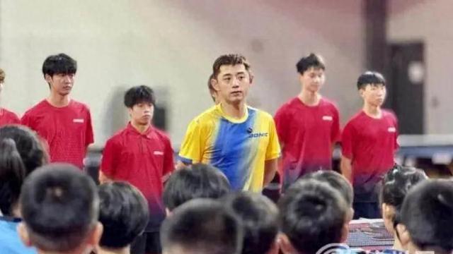 张继科父子联合开班，请国乒前主力来助教，学费曝光，成全网焦点