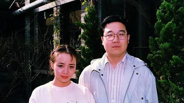看巴图一家幸福美满，弟弟英如镝眼红，说话冷嘲热讽学到父亲精髓
