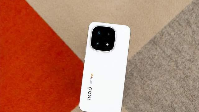 iQOO 15手机正式发布：售价4199元起！