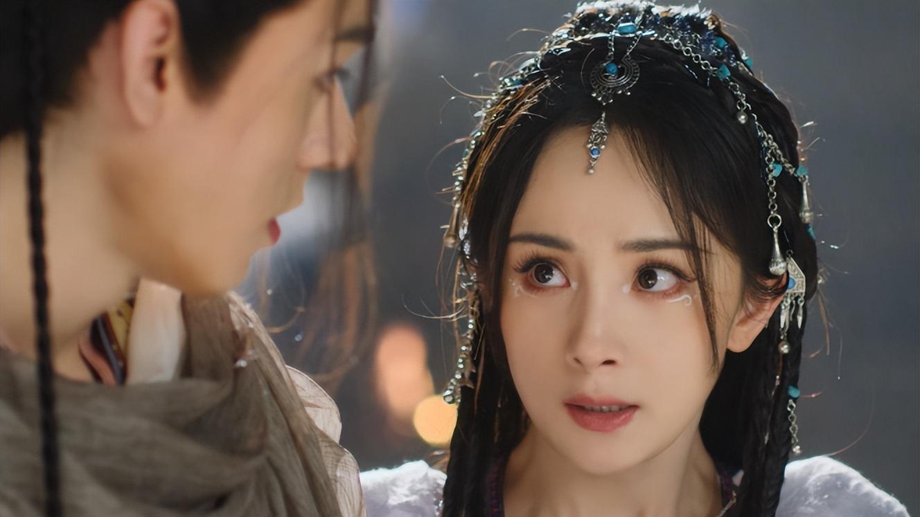 《乌云之上》48岁李小冉引热议，她的“媚骨天成”除了外貌，还包含了哪些演技和气质层面的因素？
