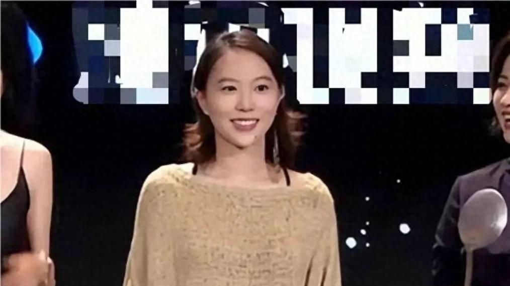 窦靖童洗掉“虾线”似“整容”