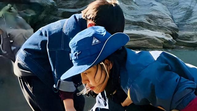 当年那部横空出世的《失恋33天》，白百何饰演的是一个外表坚强、内心柔软的女孩