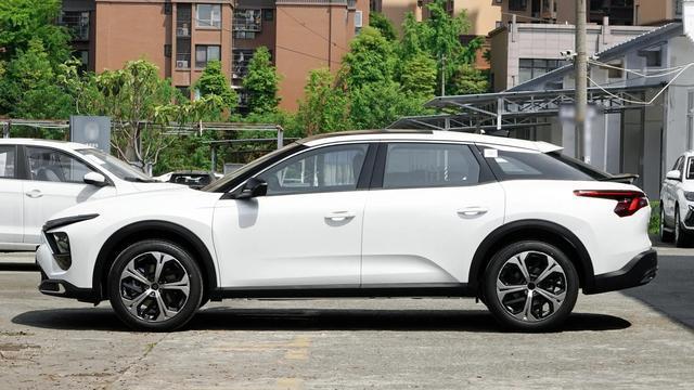 2025款东风雪铁龙凡尔赛C5X上市，搭载1.6T动力，售价13.77万元起