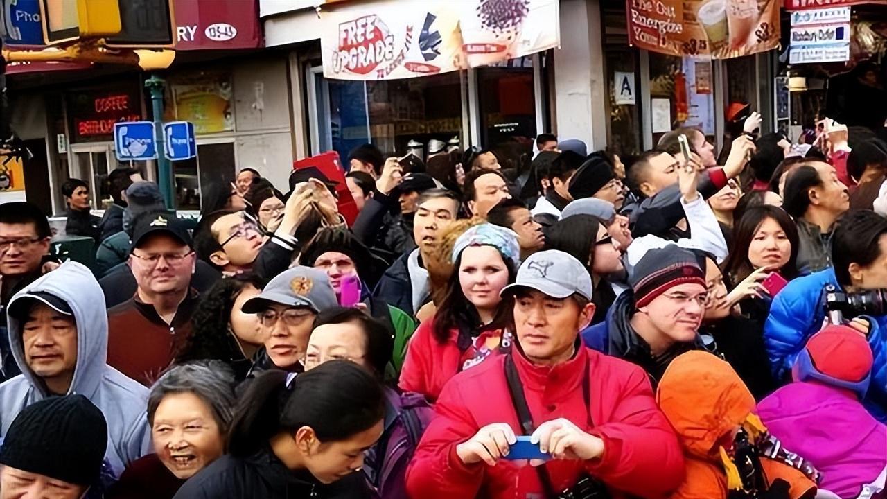 美国华裔二代坦言，看到中国发展这么好，父辈移民已经破防了