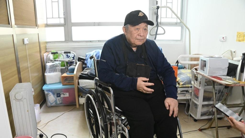 陶大宇探望80岁秦煌，老戏骨脸颊消瘦，精神萎靡，一个月内健康状况明显恶化