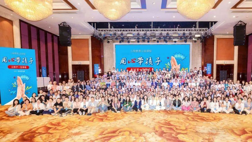 觉醒之光破茧成蝶：316个家庭叩响教育的生命密码