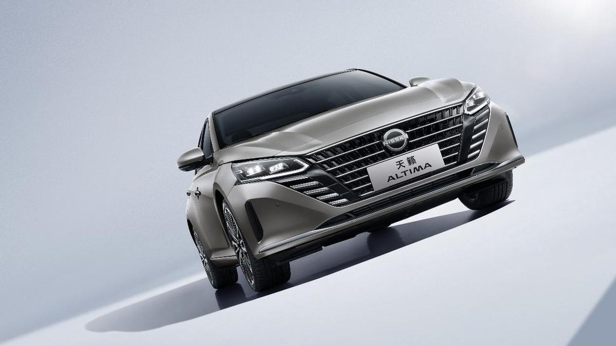 12 万级家轿卷上天！天籁真心版凭啥让老车主直呼买早了？