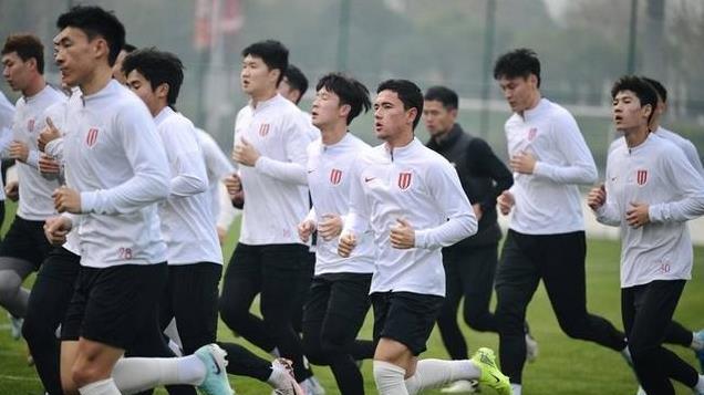 现场直击：成都蓉城开启新赛季备战，多名新援亮相训练场