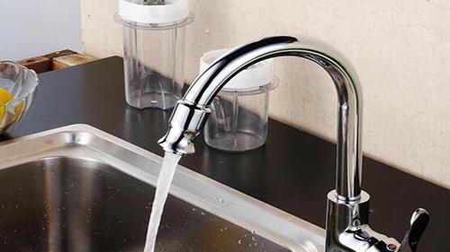 家里自来水藏 “铅”？别慌！选对水龙头材质，喝上放心水！