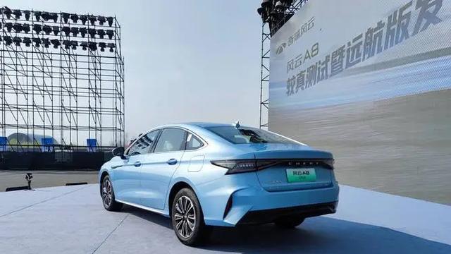 奇瑞风云A8空间实测，轴距达2790mm，后排乘坐体验如何