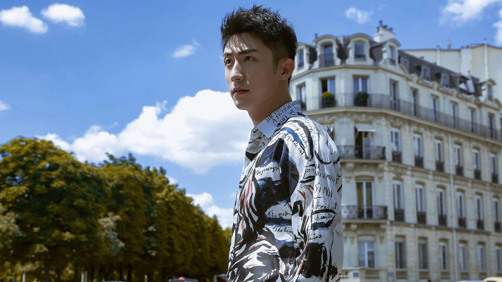 16岁辍学，当服务员，进厂打工，24岁成名，他是如何成为当红演员的？