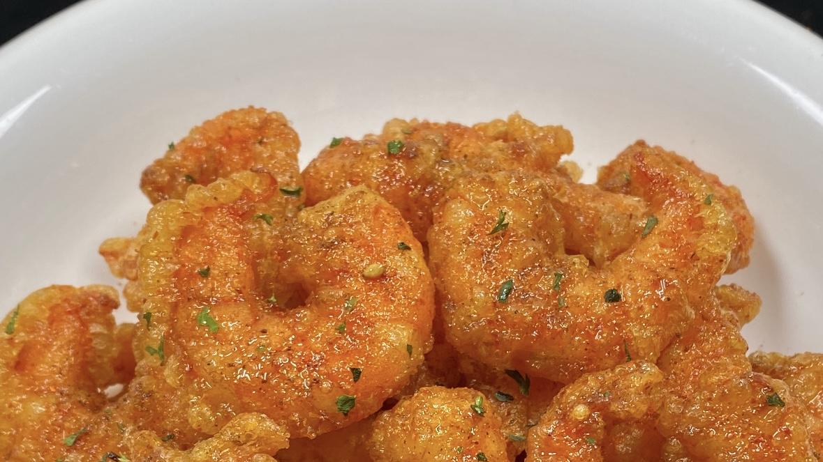 厨房砰砰砰，酥脆椒盐虾空降！一份让隔壁小孩哭鼻子的家常魔法