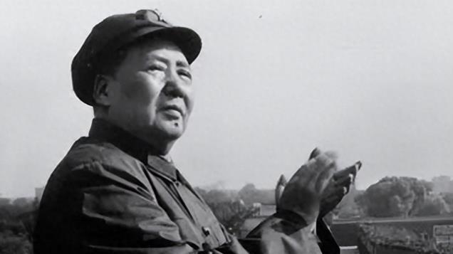 1955年，毛主席审授衔名单，一笔划掉二野“三号人物”：此人不授衔