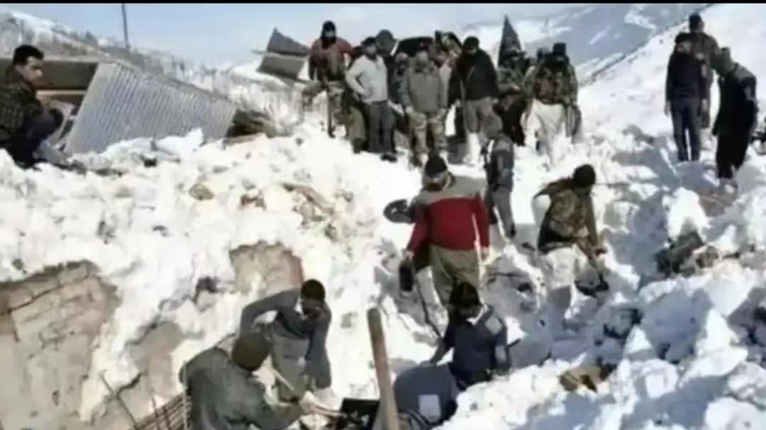 突发! 喜马拉雅山南麓突发雪崩，54名印度军人被埋8人不幸罹难