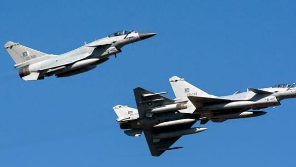 歼-10立大功！印尼宣布增购12架阵风，法国这次被印度坑惨了？