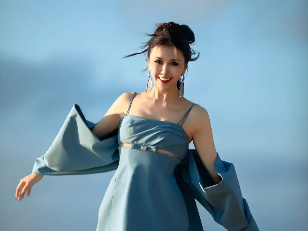 昔日唱跳女王靠“低俗神曲”糊口，王蓉的经历让人心酸