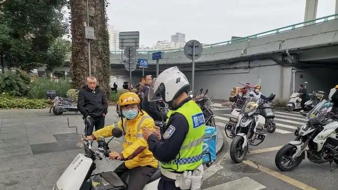 外卖江湖地震！6.30黄牌全灭，小哥怒吼：25码送餐？汤面变面坨！
