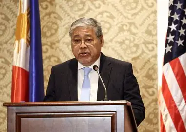 菲律宾突然变脸？5月菲律宾外长突然在会议上向中国服软!