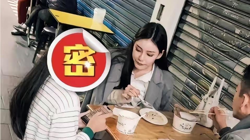 汪小菲凡尔赛晒小玥儿画作，直播时三句有两句是女儿，父女情深！