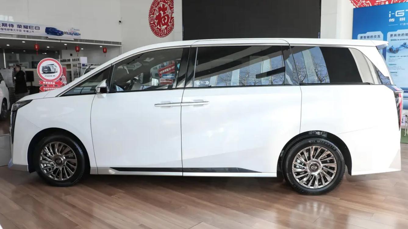 35万的产品力却只卖13.78万，8AT+252马力，才5.3L油耗