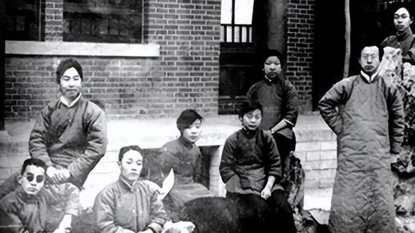 “徐陆合葬”是陆小曼临终遗愿，却遭到徐家后人坚决反对：她不配