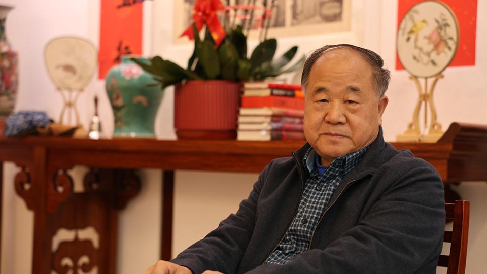 莫言说：赚钱，是你唯一能抬得起头的事，即使没有清晨熬好的粥，没有深夜酿好的酒